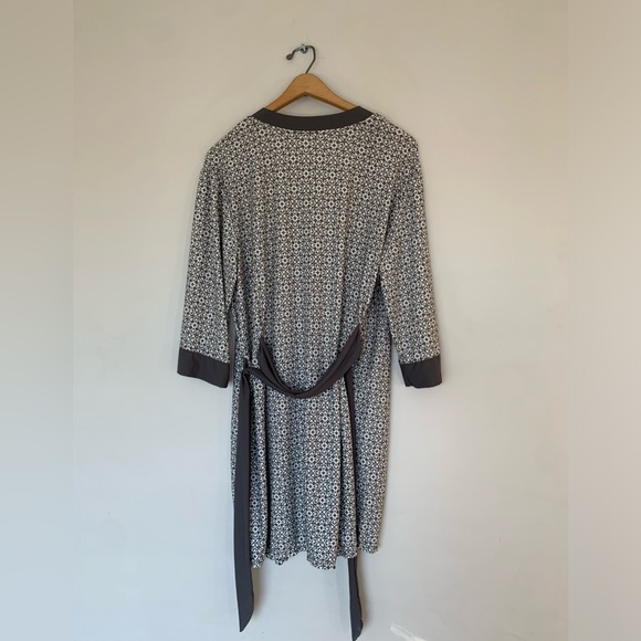 Marilyn Monroe Wrap Intimates Long Sleeves Robe Size Medium. Pre-owned. - Picture 3 of 9